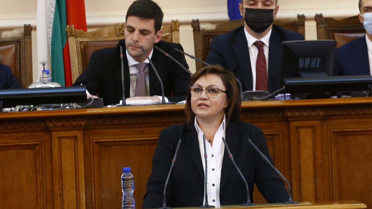 Нинова подхваща ЧСИ-тата и заговори за абонаментите на мобилните оператори