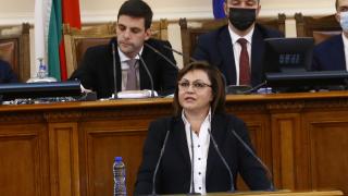 Нинова подхваща ЧСИ-тата и заговори за абонаментите на мобилните оператори