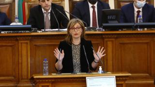 Екатерина Захариева каза кой иска да има война между Русия и Украйна