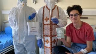 Във ВМА свещеници благословиха медици и пациенти СНИМКИ