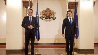 Евродепутат се чуди и мае: Пред кого се перчи "просто Киро"?