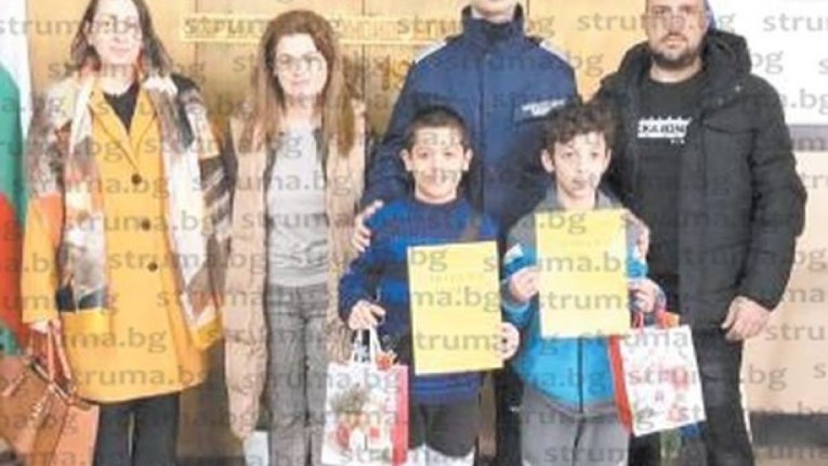 Четвъртокласници от Сандански намериха портфейл на улицата, а после...
