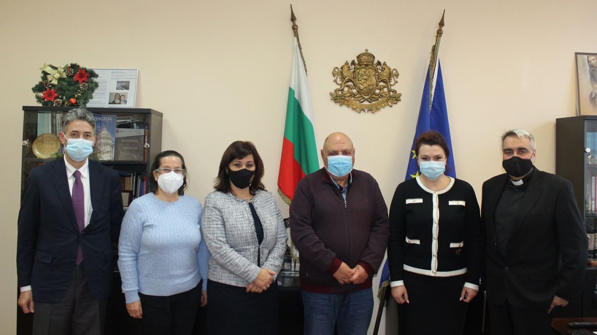 Сербезова с нов ход срещу ниската ваксинация 