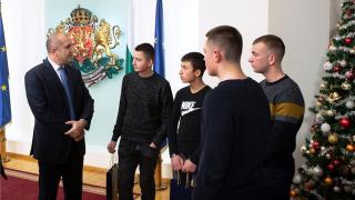 Тези момчета се хвърлиха в огъня, за да спасяват старци в Рояк, а днес...