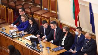 Напрежение и пазарлъци в четворната коалиция заради по-тлъсти заплати! 