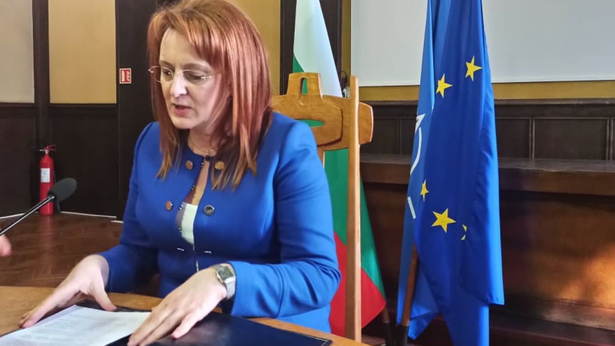 Баровец в Синеморец издълба скалите, за да си направи спиращ дъха басейн