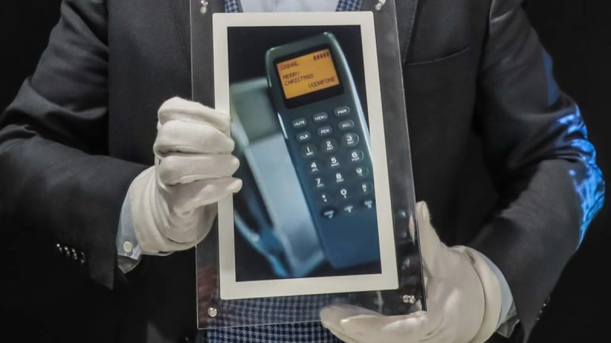 Продадоха първото SMS-съобщение в света СНИМКИ