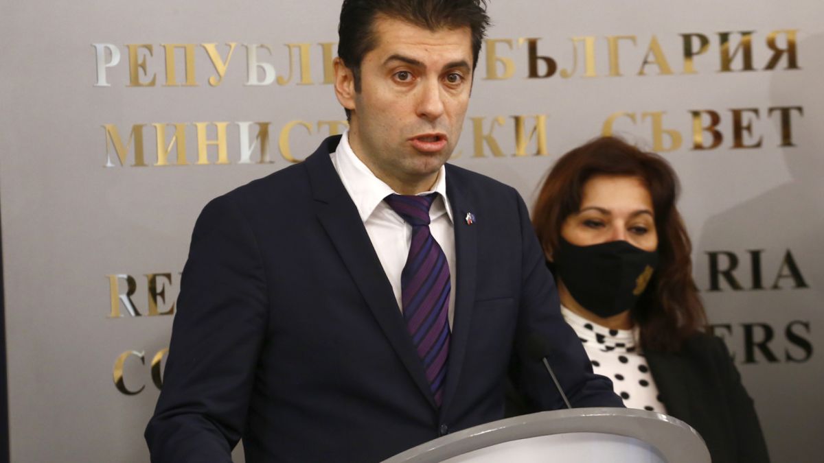 Кирил Петков с работна среща, въпреки карантината