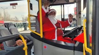Дядо Коледа подработва в кризата, подкара рейс в Пловдив СНИМКА 