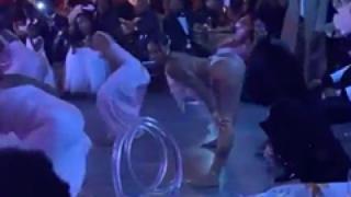 Булка в гола рокля ошашави гостите и цялата мрежа с горещо изпълнение  