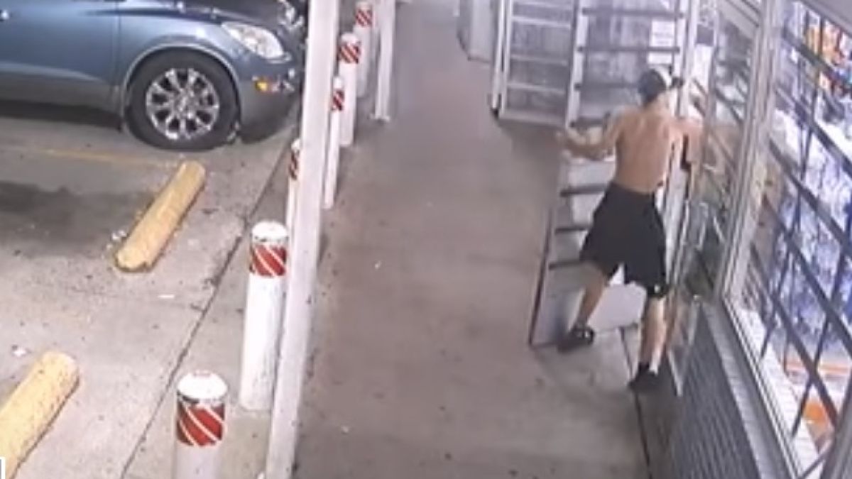 Трима разстреляни и един ранен в магазин край Далас ВИДЕО