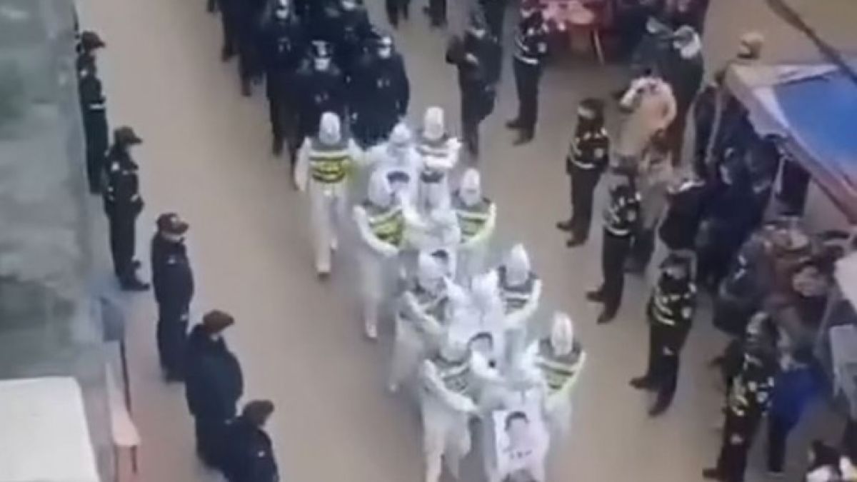 Пътят на срама: Така наказват нарушителите на К-19 мерките в Китай ВИДЕО