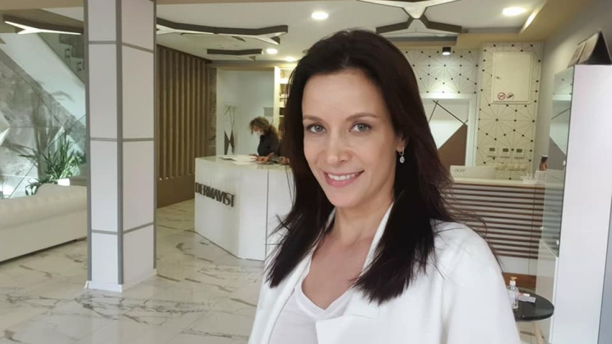 Яна Маринова си пийна вино и разкри шокиращи неща за живота си СНИМКА