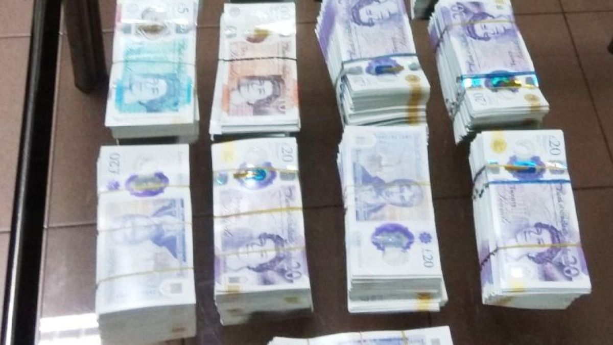 Митничарите в шок! Навръх Коледа провериха товарен автомобил ма Дунав мост и откриха... СНИМКИ