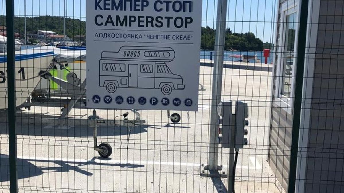 Откриха мъртва британка в кемпер край Бургас, а младият ѝ любовник...
