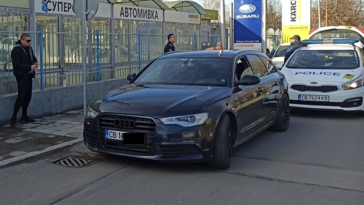 Екшън в Бургас! Две патрулки заклещиха известен крими герой, на мястото е и Мани от „Игри на волята”, защото... СНИМКИ