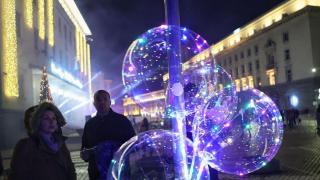 Вместо заря: София посреща 2022 г. със светлинно шоу ВИДЕО