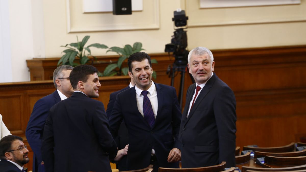 Анализ: България не трябва да прави абсолютно нищо за РСМ, а ЕС да върви по дяволите