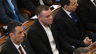 Хазарта просълзи Цитиридис с жалби колко му било трудно в парламента, даже пак пропушил