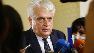 Всички дебнат Рашков да го питат за Борисов, а той...