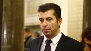 Петков поздрави Макрон за втория му мандат 