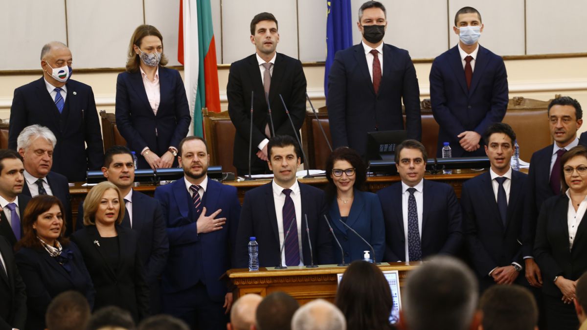 Ето го доказателството, че коалицията "Петков" гръмна, а големият печеливш е...