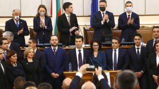 Повече от 121 депутати били готови да подкрепят ПП, но в петък сутринта внезапно...