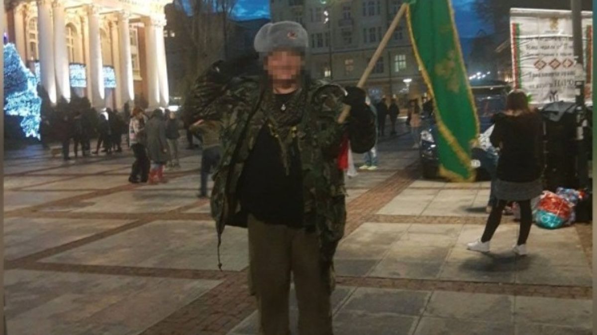 Антиваксърът с бомбите от пл."Батенберг" се оказа фен на "Възраждане", а съпругата му активистка СНИМКИ