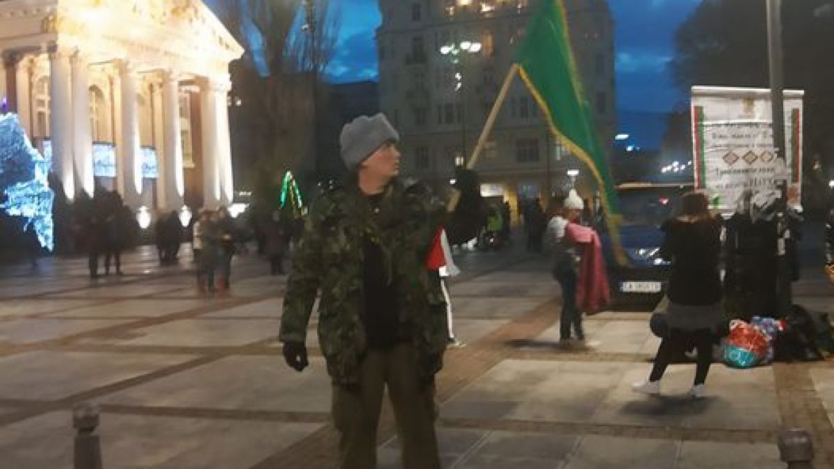 Mъжът с гранатата пред БЛИЦ TV: Ще взривя всеки, който ваксинира деца!