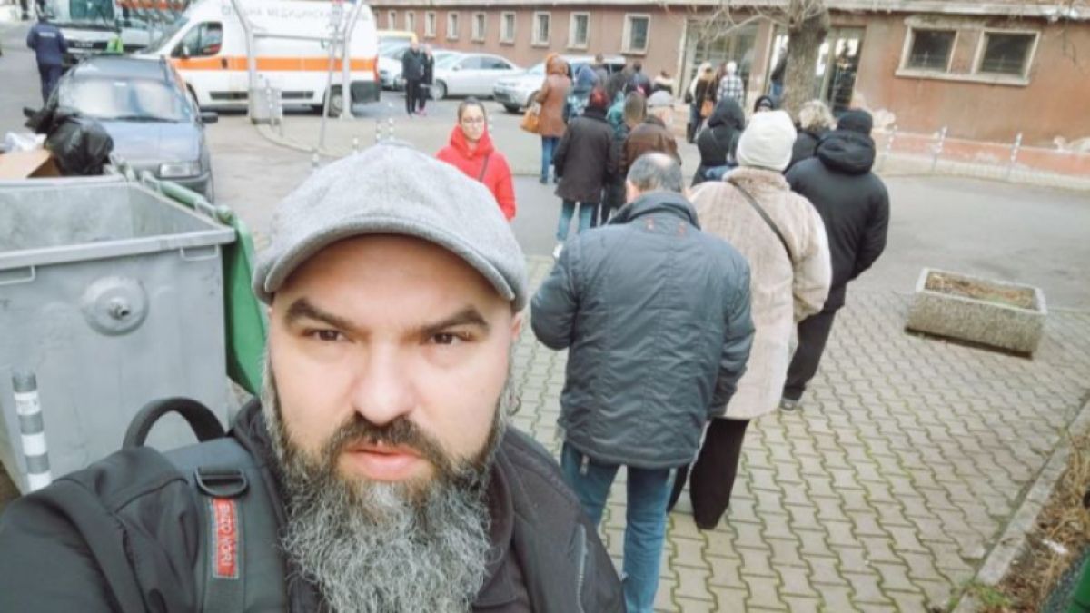 Венци Мицов отиде да си сложи трета доза ваксина и побесня от видяното 