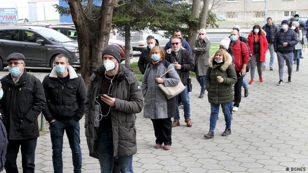 Русенка вися над 2 часа на опашка за ваксина, а накрая... 