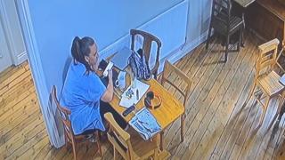 Страховито ВИДЕО: Призрак, който мести стол, ужаси барманка