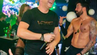 Ето какво направи Борис Дали с три танцьорки по минижуп СНИМКА