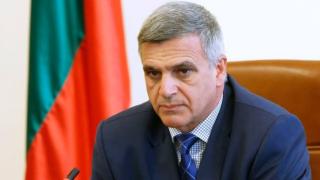 Стефан Янев се срещна с протестиращи срещу НАТО-вските военни бази в България ВИДЕО