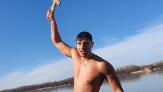 Шок при ваденето на кръста в Русе! Арестуваха участник, а рекордьор на Гинес... ВИДЕО