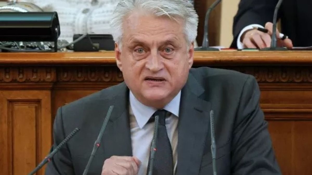 Жесток скандал в парламента! Карадайъ напусна залата заради Рашков