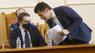 Политик разкри жената, която Кирил Петков слуша за Северна Македония