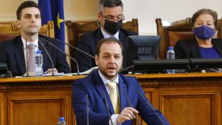 Мрежата прегря след странни думи на вицепремиера Сандов за войната в Украйна 