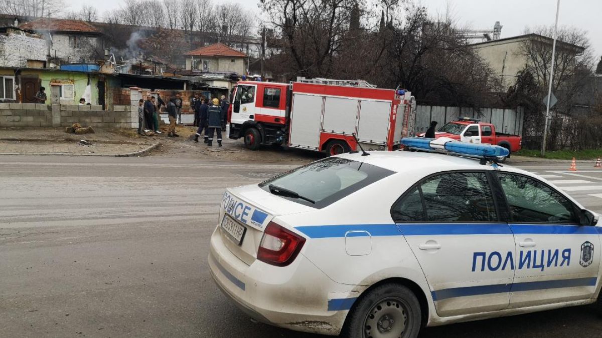 Само в БЛИЦ! Извънредна ситуация във Варна: Роми налитат на бой заради… ВИДЕО