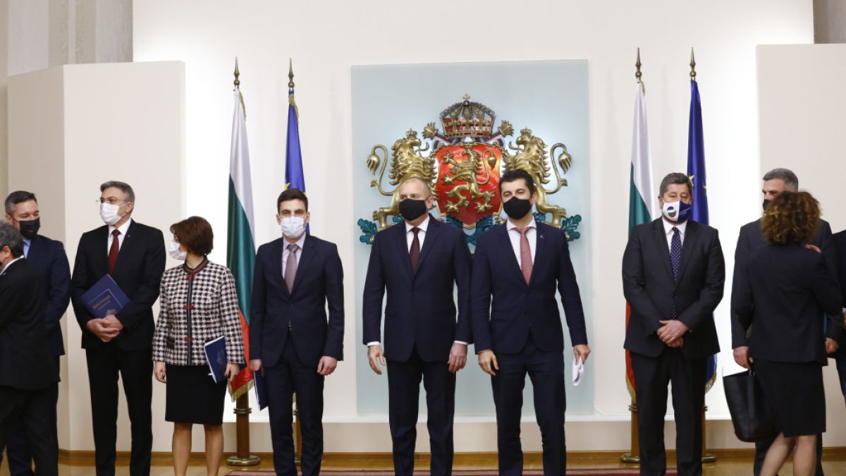 Шефът на парламента излезе с К-19 от КСНС, ще пламнат ли всички от срещата?
