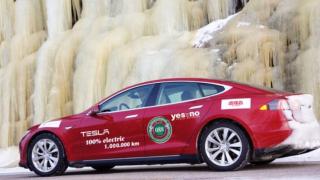 Шофьор навъртя 1,5 млн км с Tesla и разказа какво се е случило с колата СНИМКИ