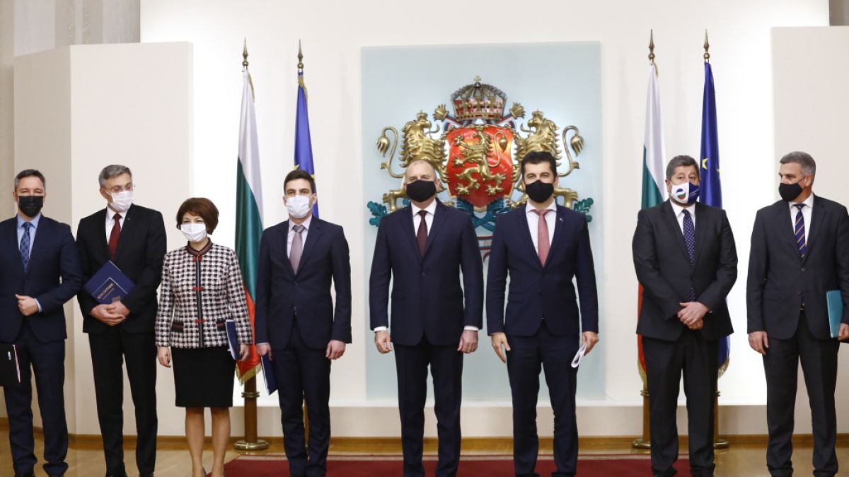 И Кирил Петков под карантина, шефът на РЗИ в София обяви ще бъдат ли изолирани всички участници в КСНС 