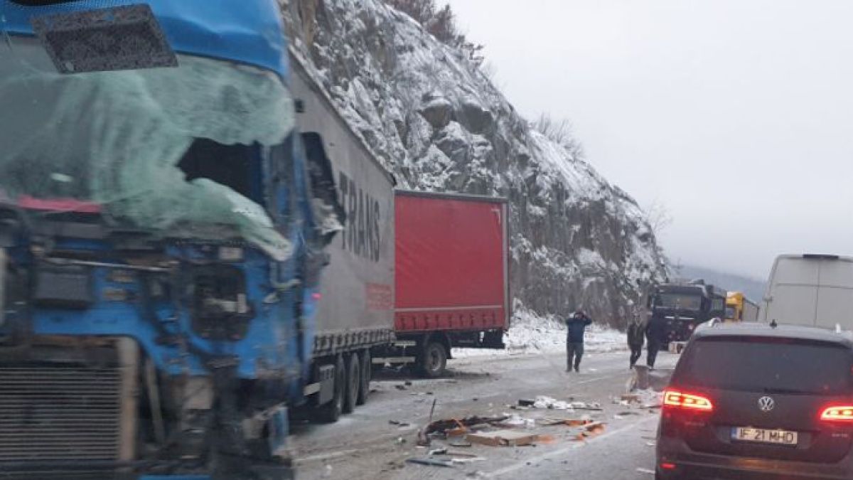 Страшна катастрофа с 3 тира в Прохода на Републиката СНИМКИ 