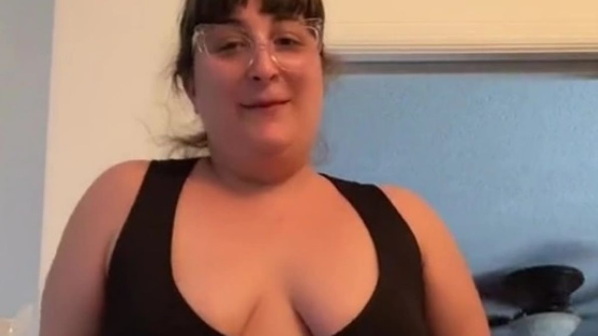 Жена поръча рокля от Amazon и остана гола в интимните зони ВИДЕО 18+