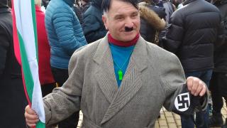 На COVID протеста става все по-напечено, а един участник смая всички! Култови СНИМКИ