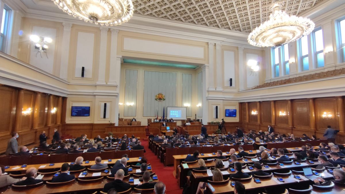 БЛИЦ ТV: Още един депутат под карантина, днешното гласуване в НС протича бавно