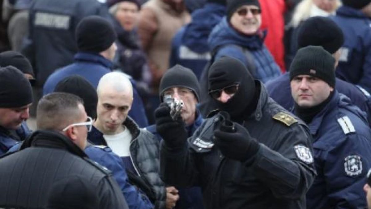 Антиваксърът, стрелял на протеста пред парламента, го загази здраво 