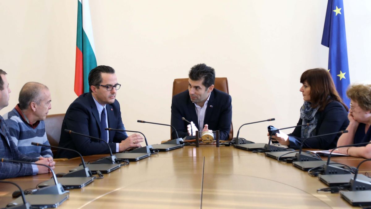 Дясната ръка на Костадинов с горещи новини след срещата с Петков