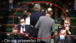 Ексминистър отиде пиян на мотика в парламента ВИДЕО