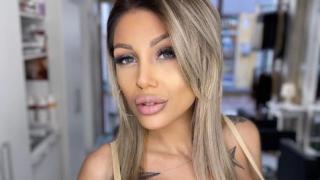 Джулката се пусна гола от ваната, докато се развежда СНИМКА 18+